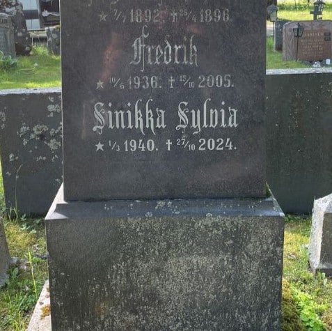 Hautakiven kaiverrus Uudellamaalla.